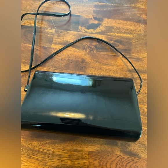 Vintage-Inspired Black Patent Shoulder Bag - Picture 5 of 5